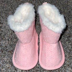 Oshkosh Faux Fur Crib Boots